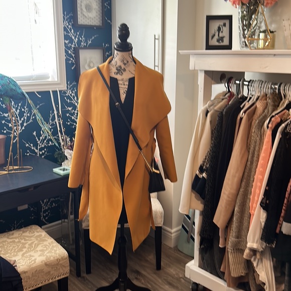 Gorgeous mustard yellow, light weight jacket!! In Size M - Picture 15 of 16